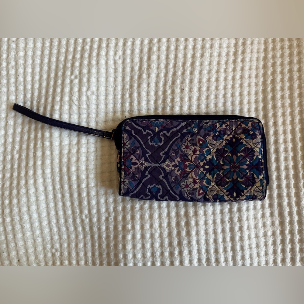 Vera Bradley retired Fall 2019 Regal Rosette print.